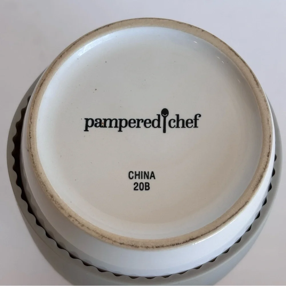 EUC Pampered Chef White and Tan Ceramic Microwave Egg Cooker